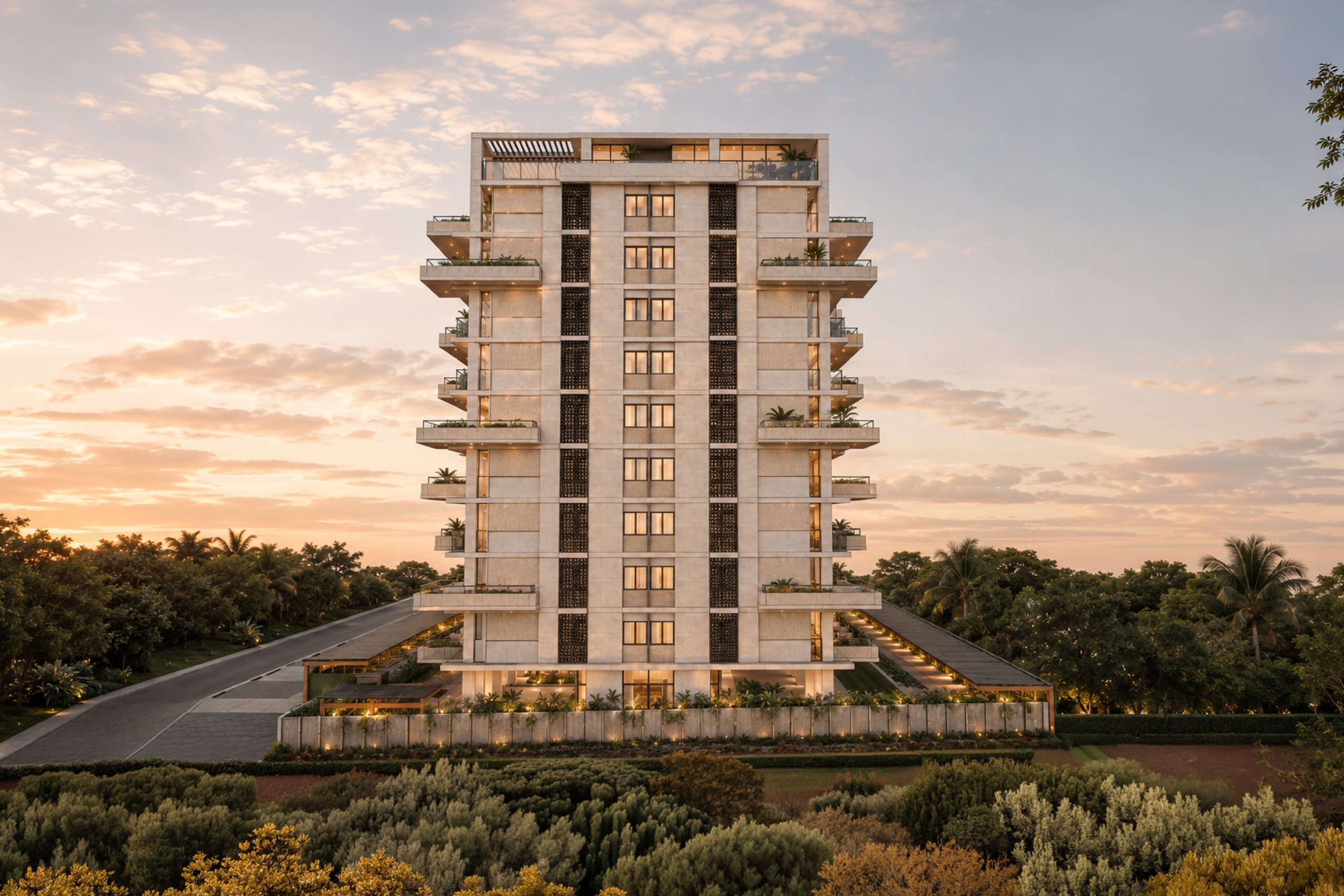 Una torre de TR33 at Amador vista de costado al atardecer, entre la vegetación